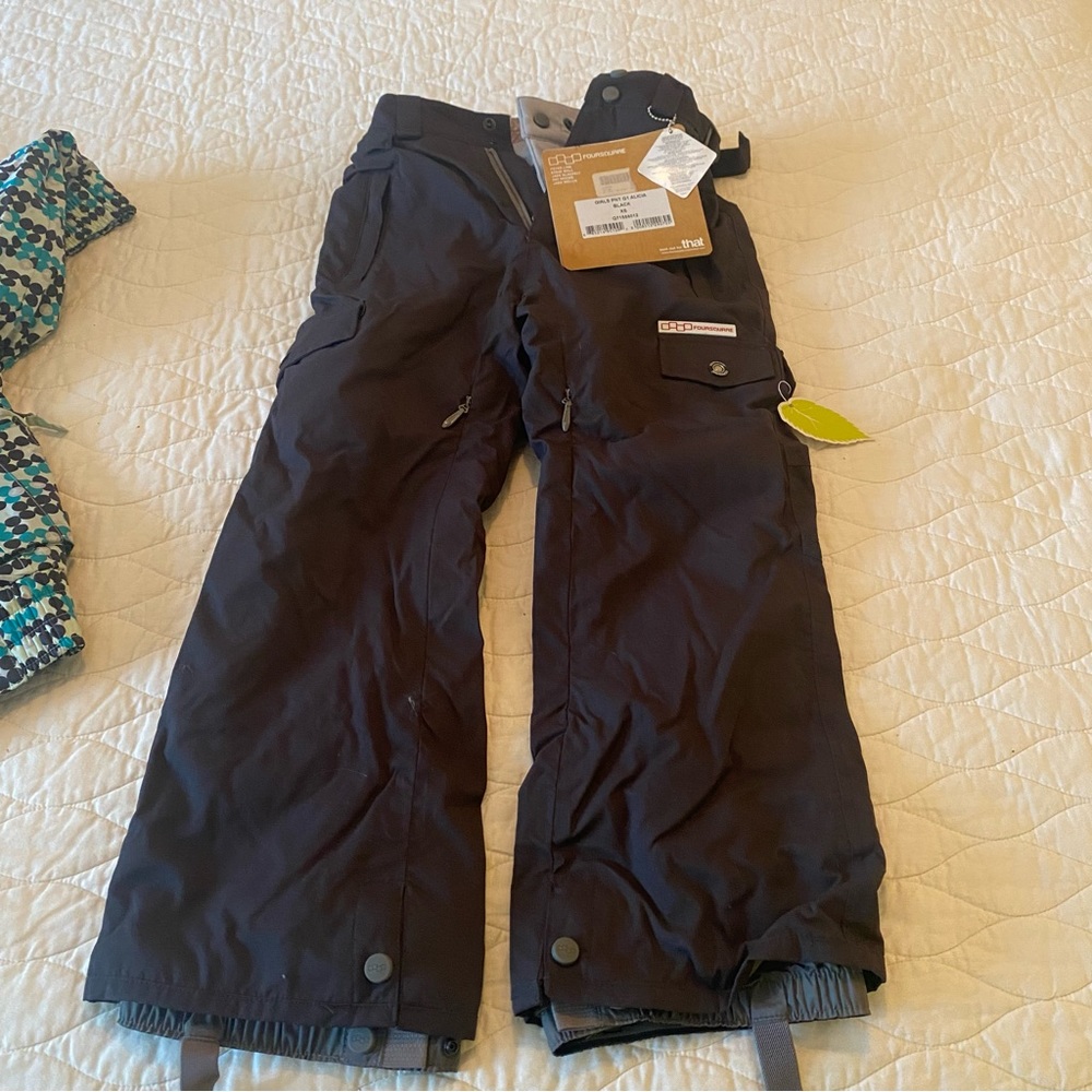 Girls FOURSQUARE size XS snowboard / ski pants - new w/tags